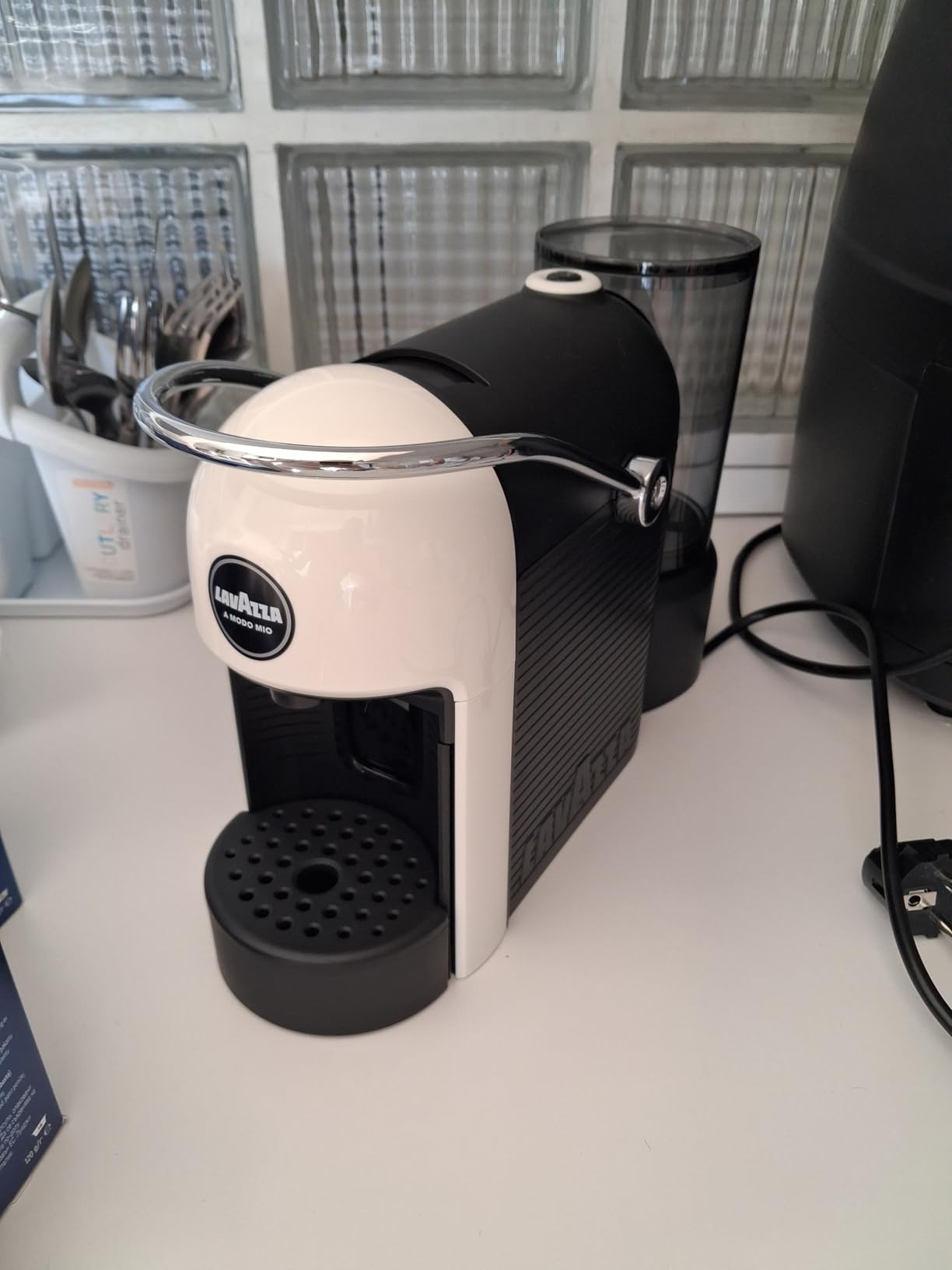 Lavazza Jolie Evo macchina A Modo Mio nera 0,6 L