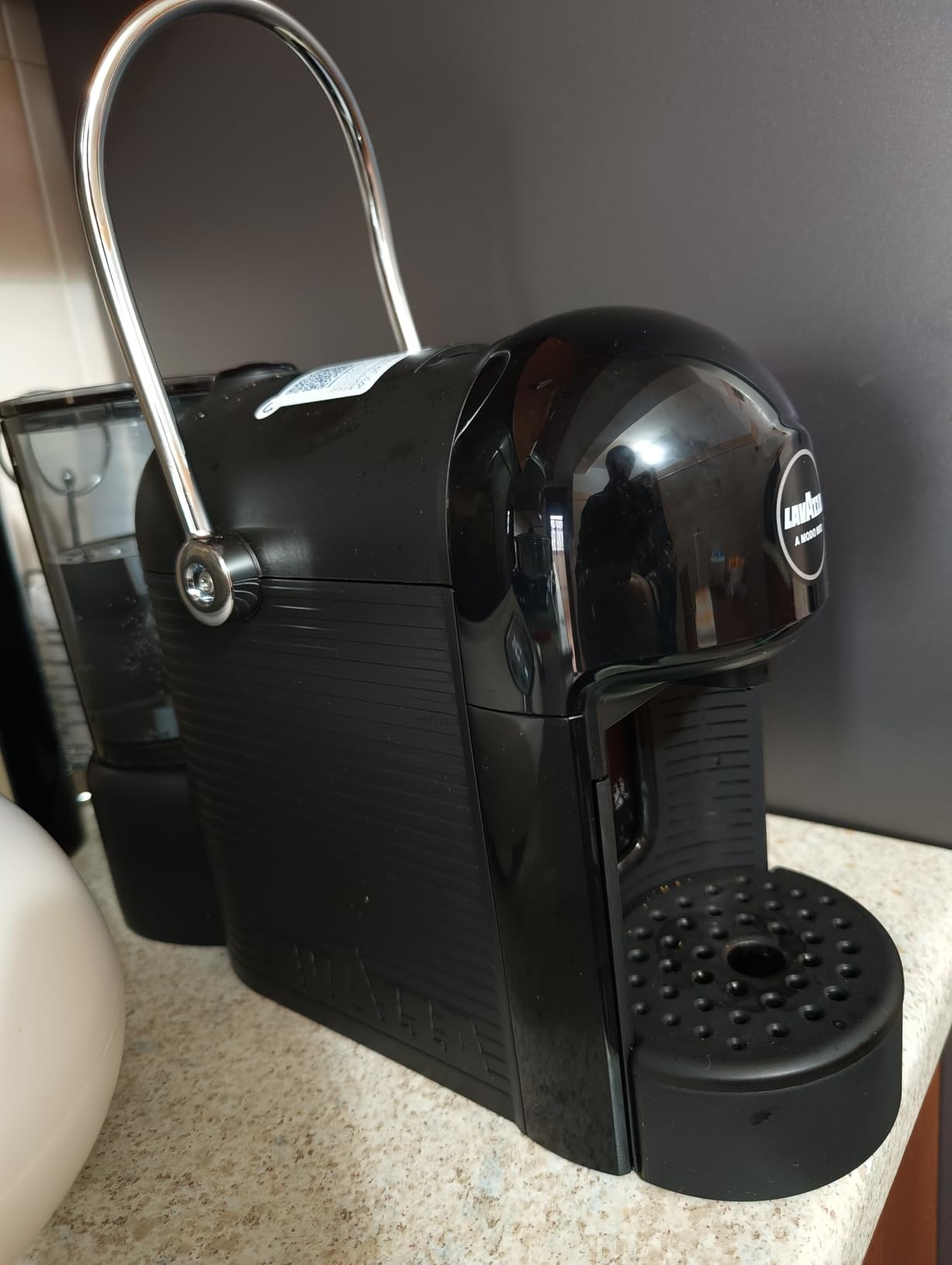 Lavazza Jolie Evo macchina A Modo Mio nera 0,6 L