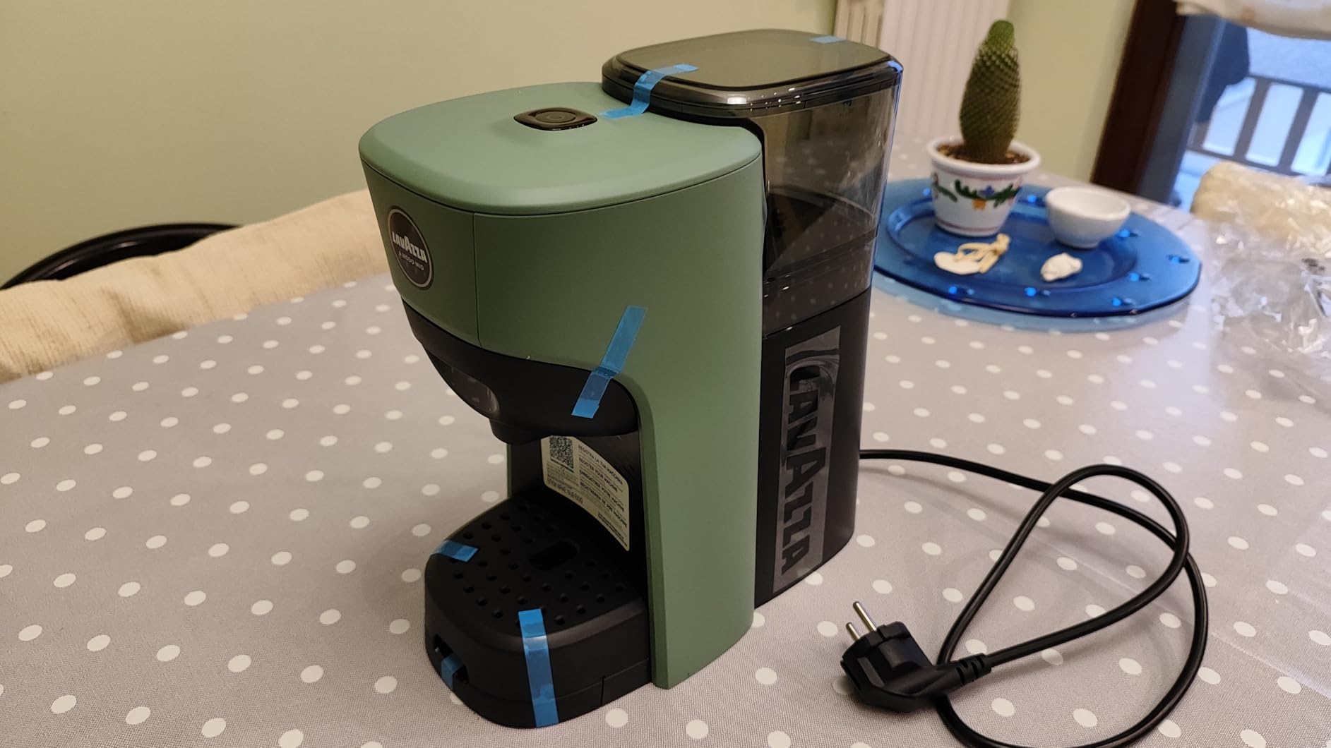 Lavazza A Modo Mio Tiny macchina capsule rossa con 64 capsule
