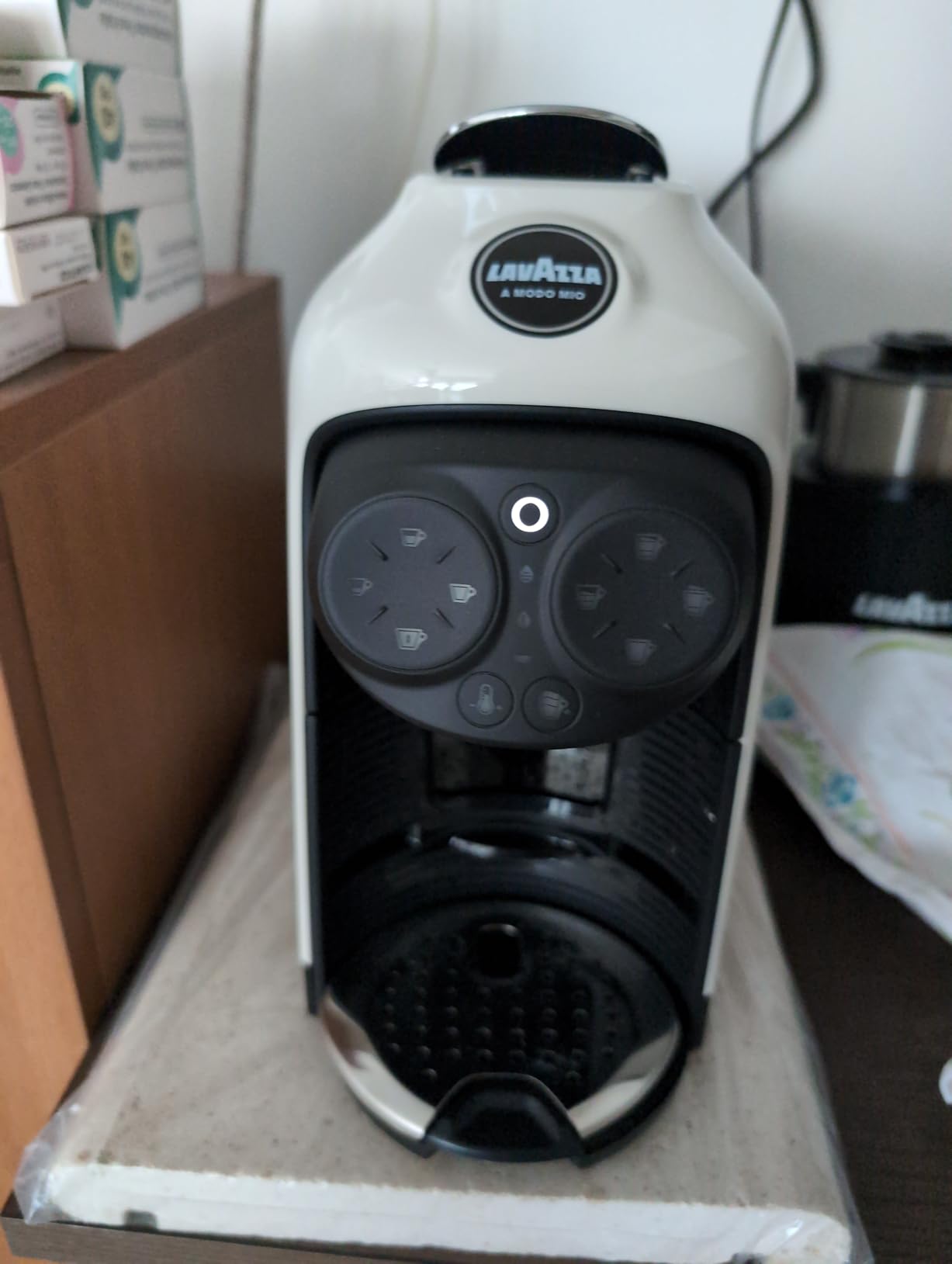 Lavazza A Modo Mio Deséa macchina caffè nera capsule latte