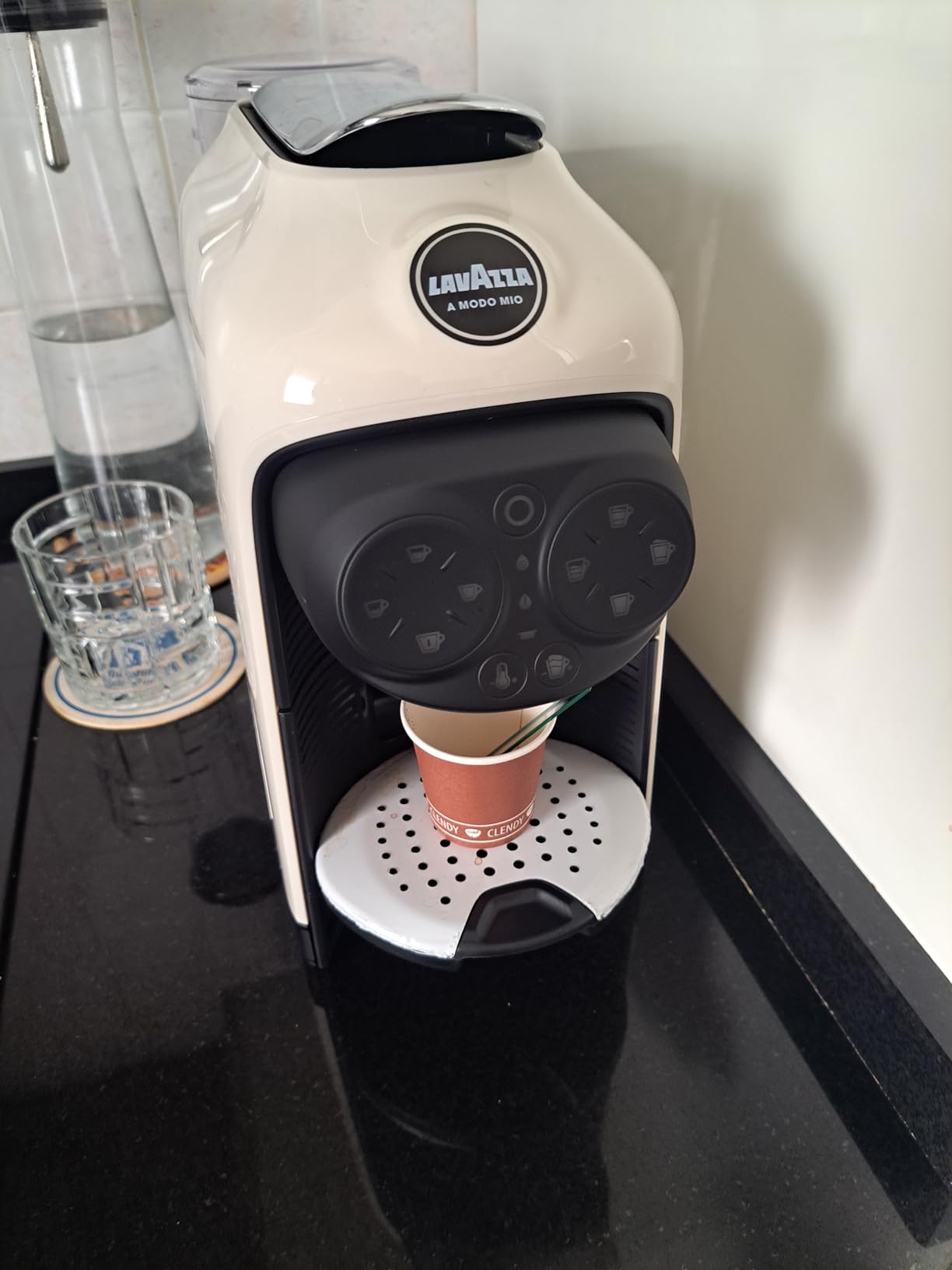 Lavazza A Modo Mio Deséa macchina caffè nera capsule latte