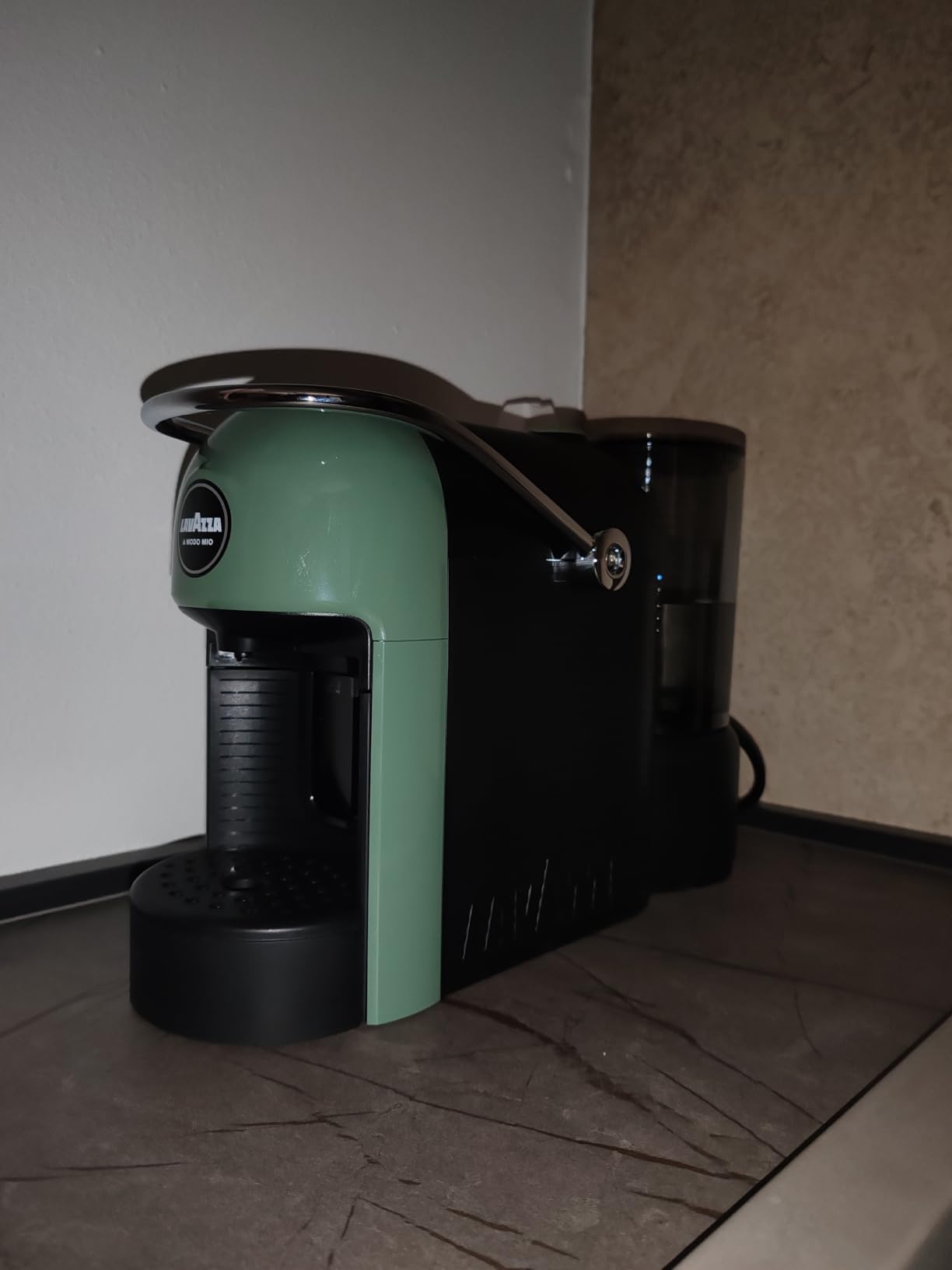 Lavazza Jolie Evo macchina A Modo Mio nera 0,6 L