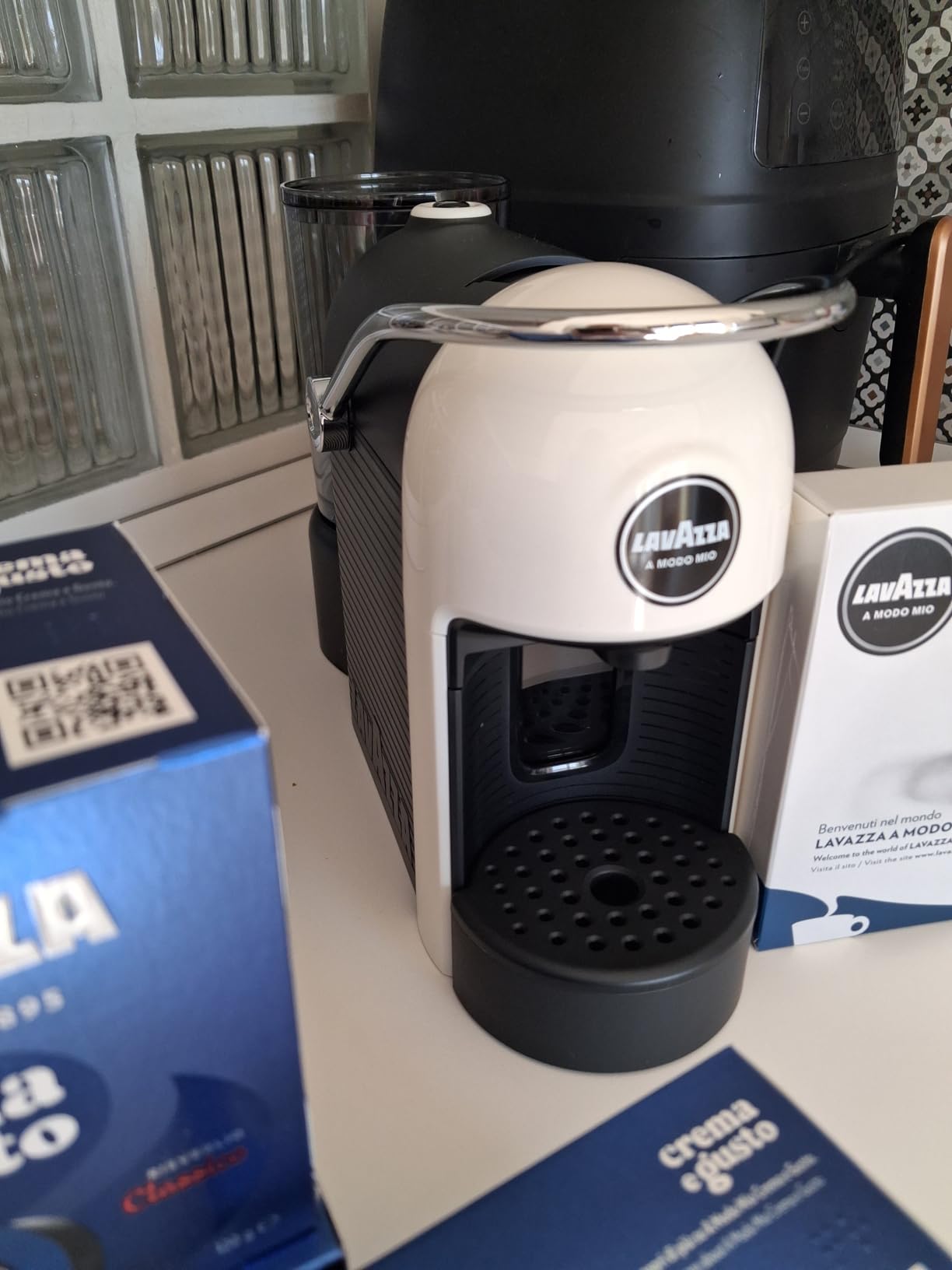 Lavazza Jolie Evo macchina A Modo Mio nera 0,6 L