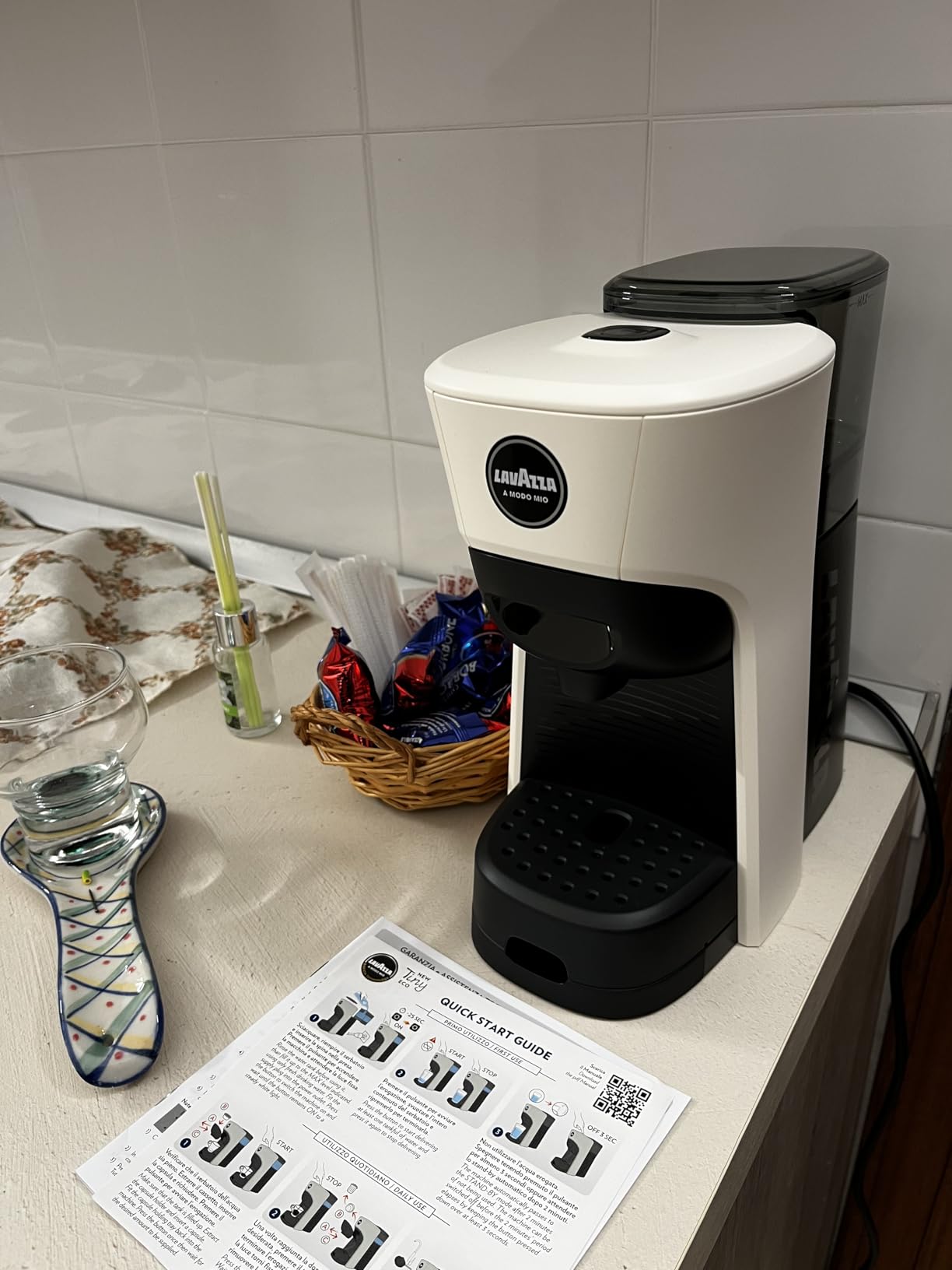 Lavazza A Modo Mio Tiny macchina capsule rossa con 64 capsule