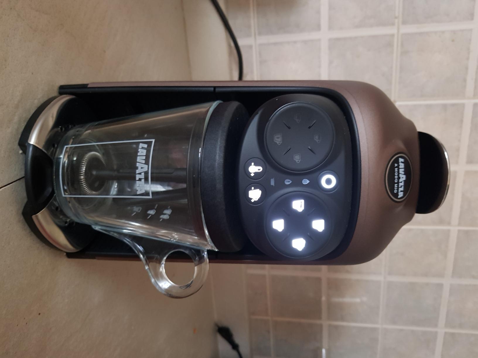 Lavazza Deséa Brown Walnut macchina A Modo Mio cappuccino