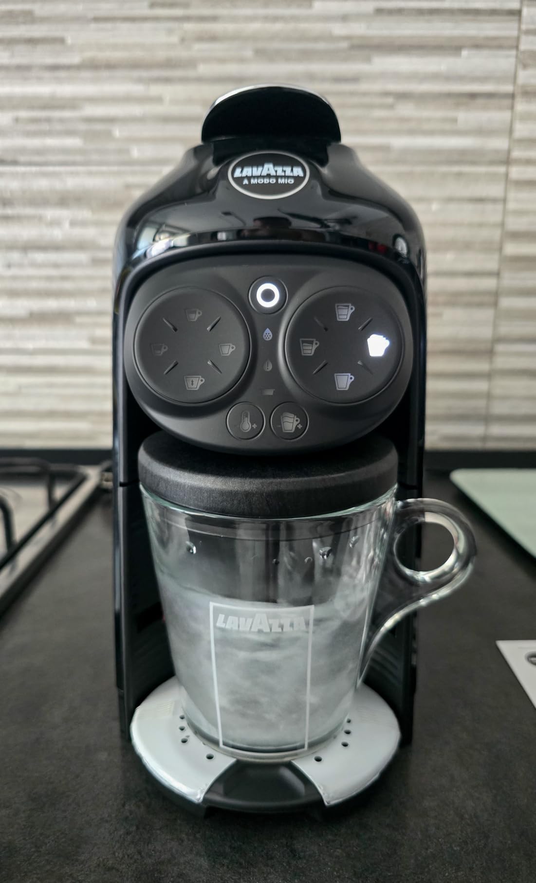 Lavazza A Modo Mio Deséa macchina caffè nera capsule latte