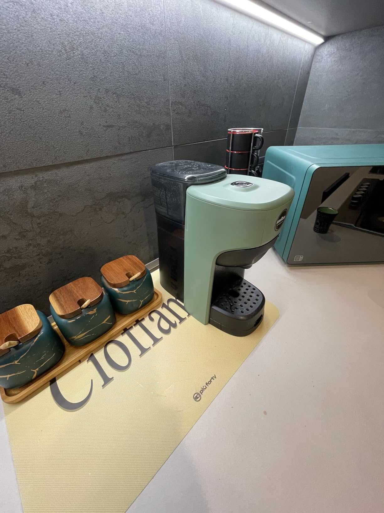 Lavazza A Modo Mio Tiny macchina capsule rossa con 64 capsule