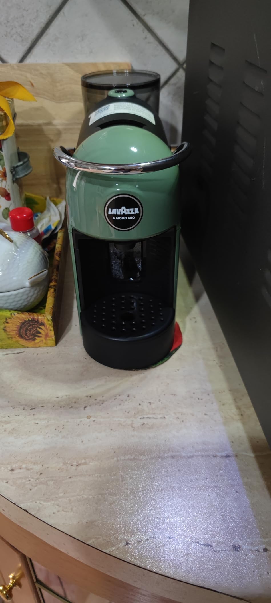 Lavazza Jolie Evo macchina A Modo Mio nera 0,6 L