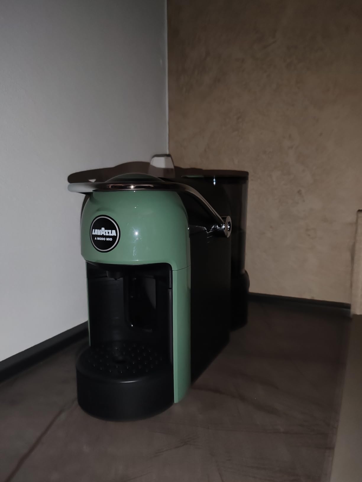 Lavazza Jolie Evo macchina A Modo Mio nera 0,6 L